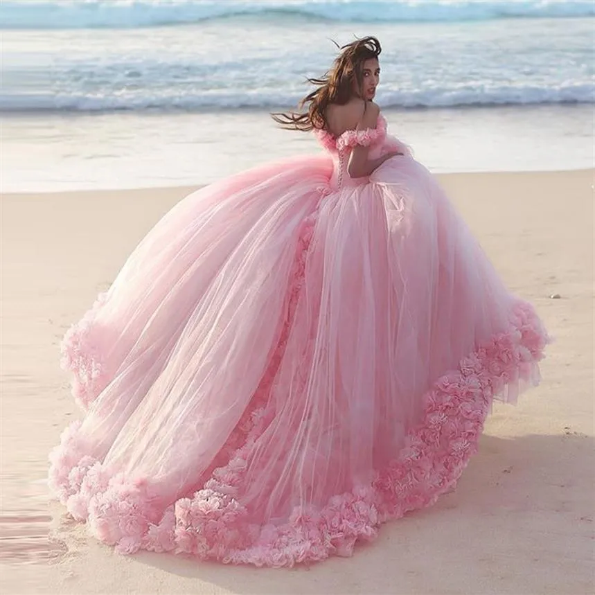 Romantiska rosa bröllopsklänningar prinsessor bollklänningar 3d-florala applikationer stora puffiga blygsamma brudklänningar korta ärm arabiska dubai robe219d