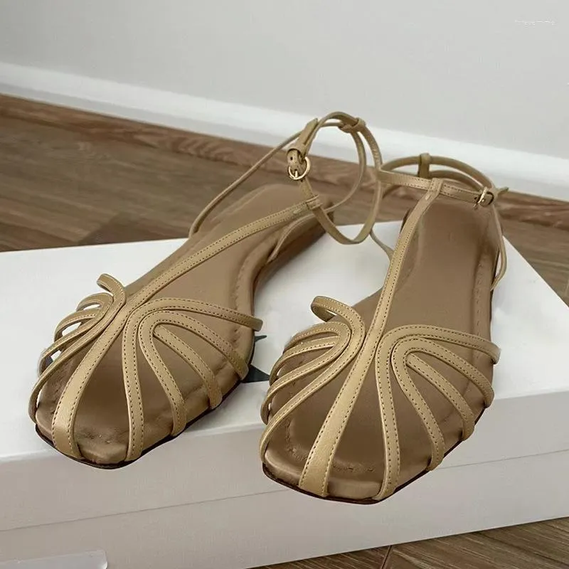 Sandaler sandal kvinnor sommar mode guld smal band dam klänning glider platt klack utomhus toffel skor