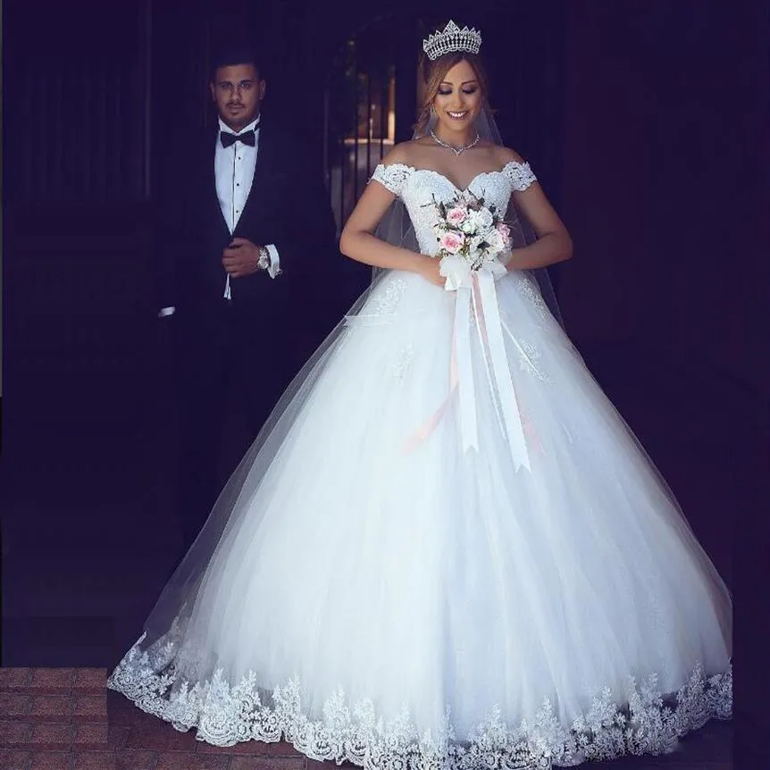 Hors Épaule Robe De Bal Robes De Mariée Dentelle Appliques Arabe Dubaï Robes De Mariée Blanc Tulle Pays Robe De Novia265E