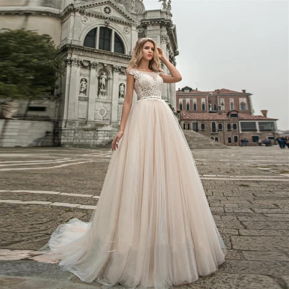 Mooie A-lijn Champagne Trouwjurken Hoge Taille Kapmouw met Scoop Tulle Bruidsjurken Illusion Back met Knoop Nieuwe Styl245p