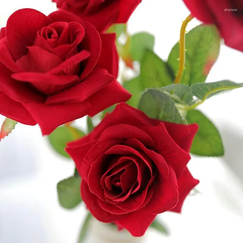 Dekorativa blommor franska romantiska konstgjorda röda rosblommor DIY Velvet Silk för festhem bröllop semester dekoration 1 bukett /väska