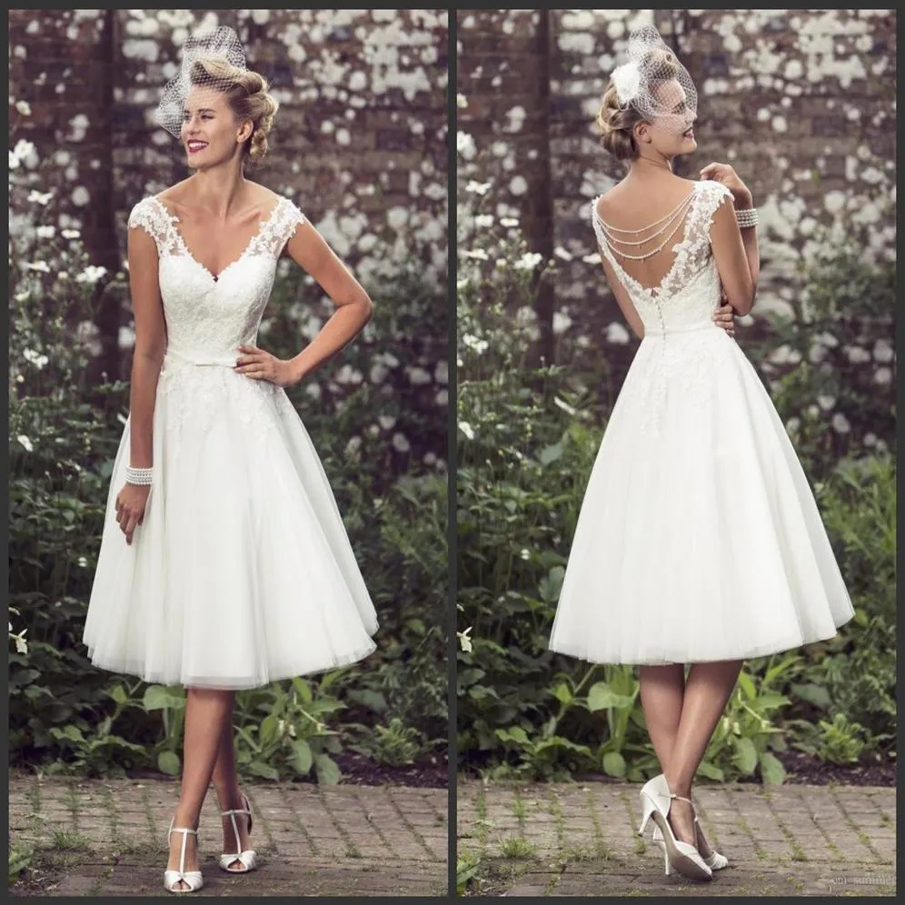 Abiti da sposa in pizzo corto stile vintage anni '50 con scollo a V in pizzo con applicazioni di lunghezza del tè Abiti da sposa da sposa in rilievo con bottoni Vestid249R