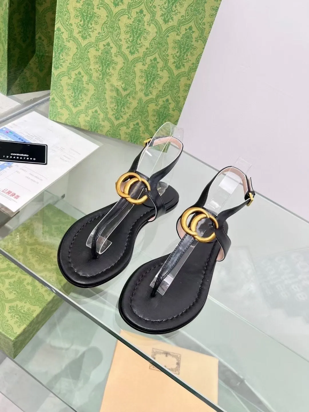 2024 Última sandália designer de família de couro feminino Herringbone Luxury Luxurno