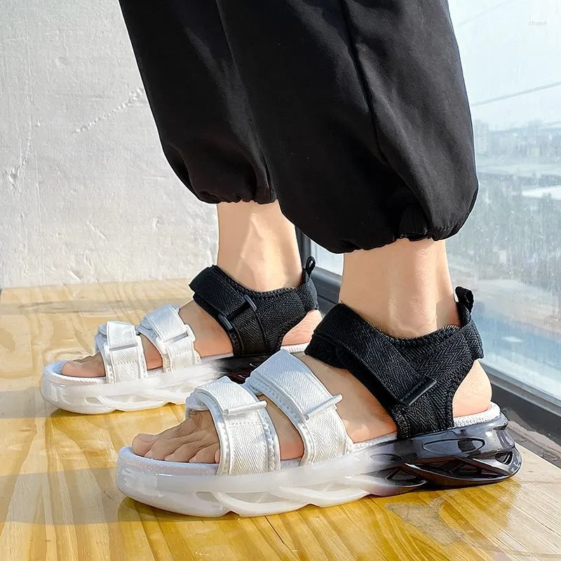 Sandalen Sommer Hohle Schuhe Koreanische Version Mode Sport Trend Popcorn Männer Erhöhen Temperament Weiß