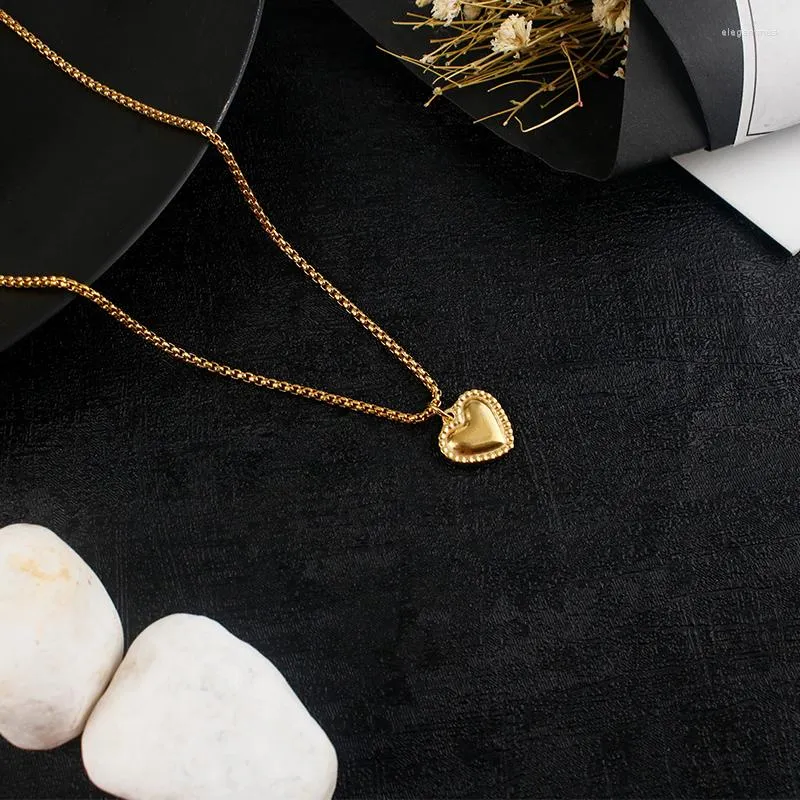 Pendentif colliers dentelle amour 2023 produits hommes et femmes mode acier inoxydable collier bijoux cadeau pour petite amie famille