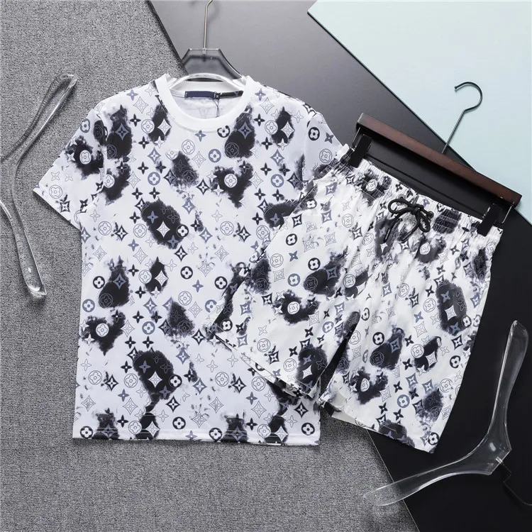 Mens Tracksuits Designer T Shirt Sets Streetwear Casual Breathable Summer Suits Tops Shorts Tees Outdoor Sports Suits Sportswear Quality Set