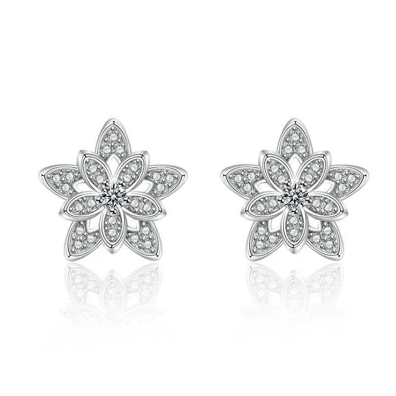 Boucles d'oreilles à tige en forme de flocon de neige avec diamants étincelants pour femme