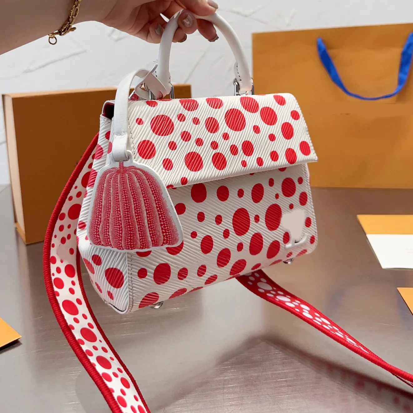 Cluny Bags Totes Дизайнерская брендовая сумка Dot 2023 Роскошные сумки через плечо Модная сумка через плечо Высококачественная сумка Женская сумка для писем Телефонный кошелек Леди