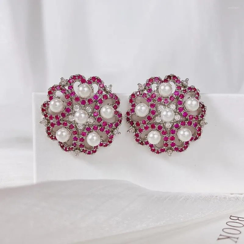 Pendientes de botón Hermoso corazón Color brillante CZ Piedra Micro-incrustaciones Perla de imitación Pendiente clásico Mujeres Oro Plateado Joyería