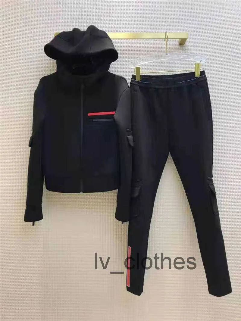 2023 Piumino da donna Designer Brand Abbigliamento invernale Felpa con cappuccio da donna Pantaloni Set Due pezzi Casual Jogger Abbigliamento da allenamento all'aperto Abbigliamento da strada