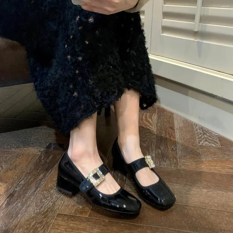 Scarpe eleganti da donna squisite all'inizio della primavera con strass Mary Jane scarpe moda tacco alto piatto Allmatch Mujer Sapato