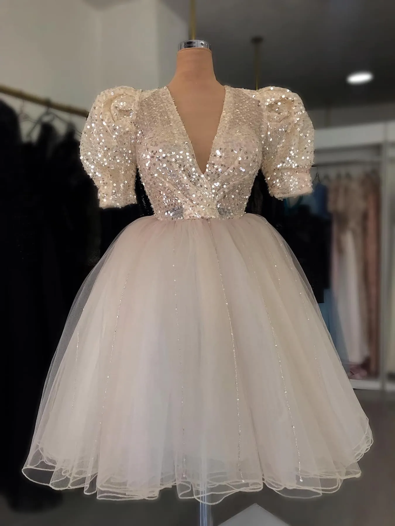 2023 Ivory Ball Gown Sexy Graduation Dress Deep V-neck Tulle Beaded Short Mini Homecoming Party Formal Cocktail Prom Gowns Dresses ZJ408