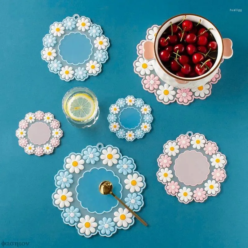 Tafelmatten Kawaii Daisy Placemat Dinerbord Geïsoleerde Pads Mat Antislip Cup Thee Mok Zoete Melk Koffie Decor