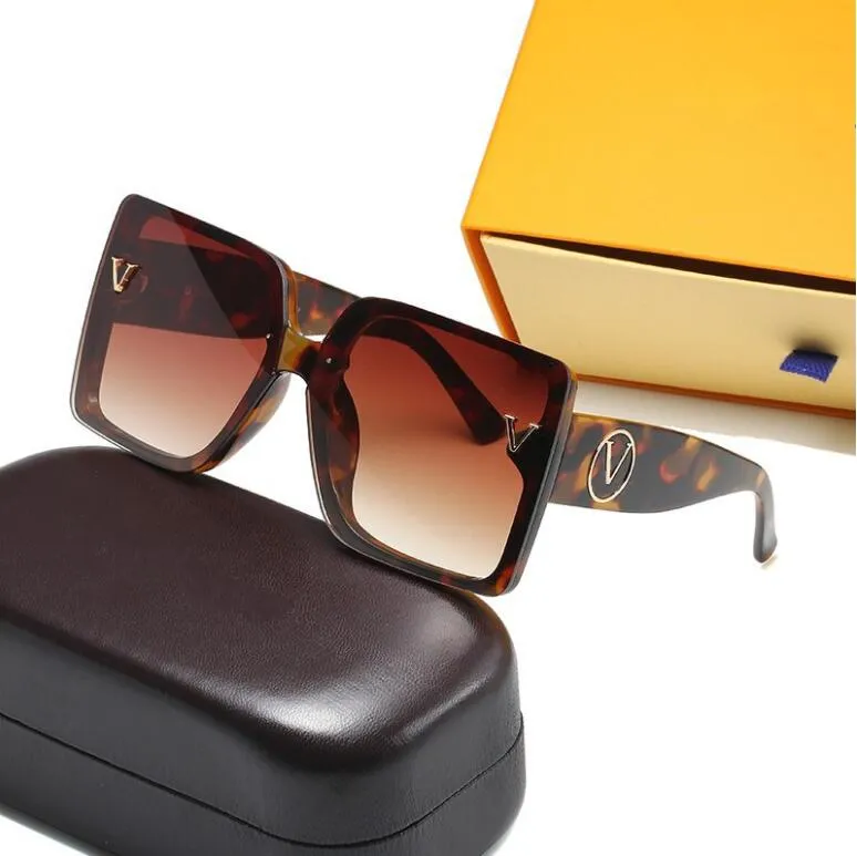 Designer Sunglasses Fashion Summer Beach Glasses Full Frame Letter Rectangle Design for Man Woman 8 Optional High Quality V6152
