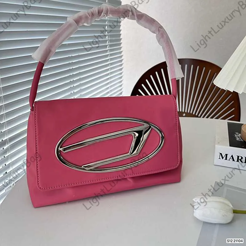 2023デザイナーショルダーバッグピンクのハンドバッグフラップナイロンレディーラックス高品質複数の色ファッショントート財布Dクラシックな女性財布230603