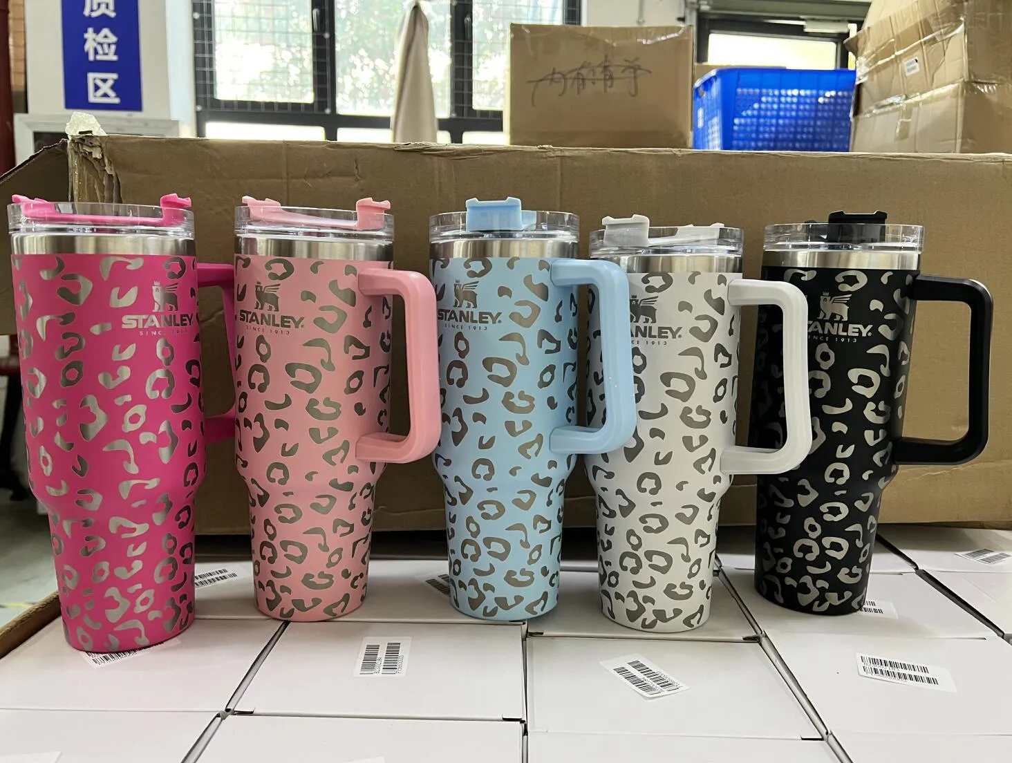 WITh LOGO stenley quencher 40oz tumbler leopard print with Logo handle lid straw beer mug water bottle powder coating outdoor camping cup GJ0524