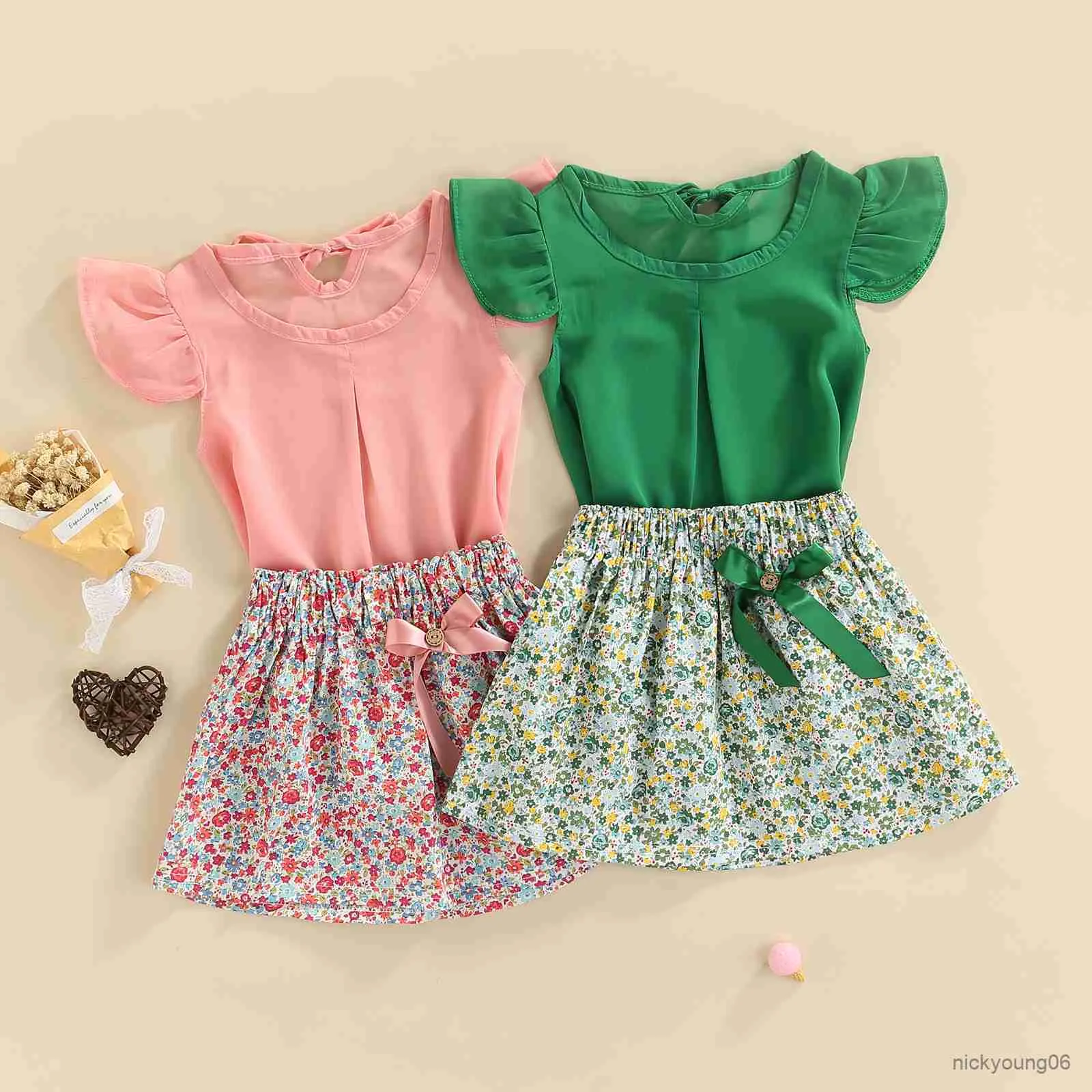 衣類セット2PCS幼児の子供の女の子の夏の服フライスリーブソリッドカラーTシャツトップと花柄のミニスカートセット