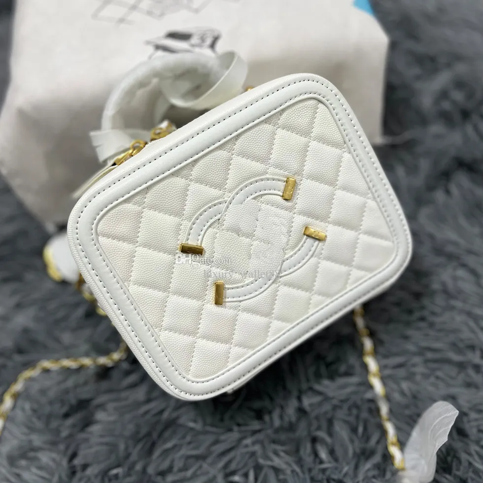Luxurys kvinnor metallisk kedja axelväska mode ren vit liten handväskor läder hasp crossbody väskor fest elegant kväll totes plånbok