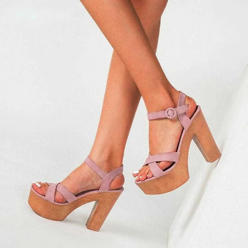 Sandali NXY Fashion Platform Buckle Strap Donna Summer Peep Toe Square Tacchi alti Scarpe Sexy Gladiator Ladies Sandali 230511