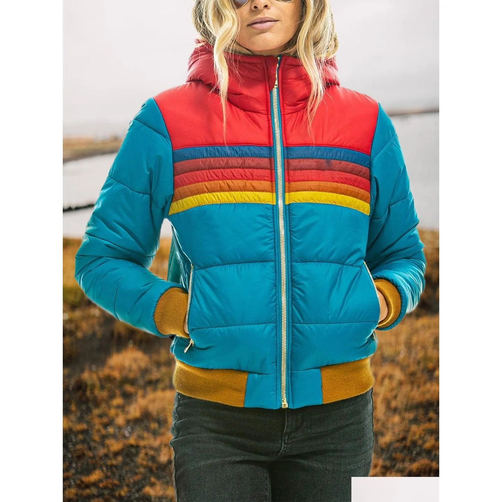 سترات نسائية للسيدات Donsignet Women Down Coat 2022 Dasual Rainbow Fashion zipup مخطط بالإضافة إلى الحجم قبعة إسقاط ملابس القماش DHRDS