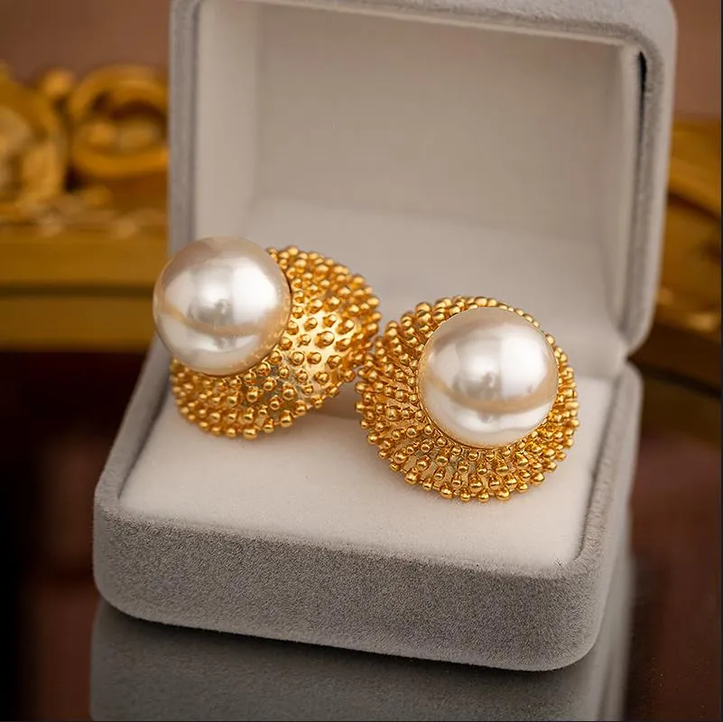 Pearl Ear studs Women's French Luxury Temperament Gold Earring Elegant Fashion Earrings E381