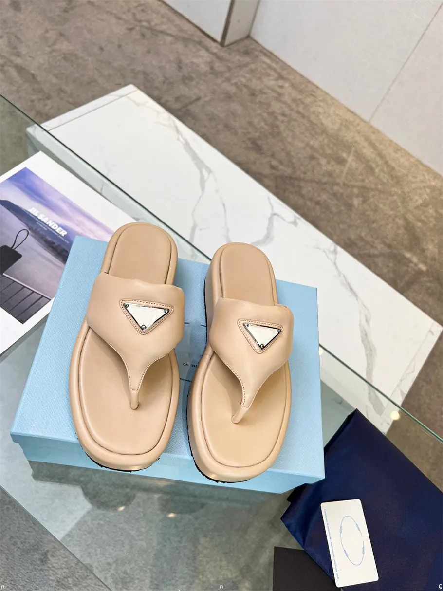 Kauçuk Sıcak Yaz Platformu Sandalet Flip Flops Tasarımcı Kadın Terlik Kama Ayakkabıları Kapalı Açık Flip-Two Twe Twe Tip Toe Plaj Slaytları