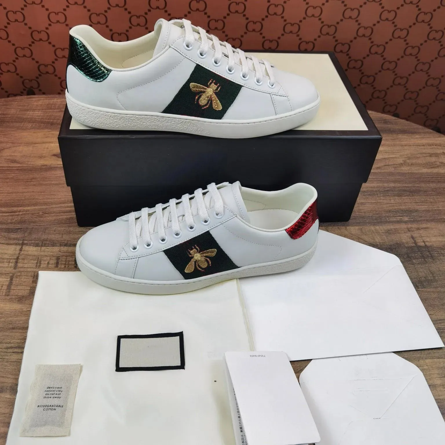 Designer Marque Chaussures Baskets Classiques Amour Baskets En Cuir De Luxe Sneaker Fleur Mode Brodée Python Tiger Cock 100% Ace Hommes Femmes Nouvelles Couleurs