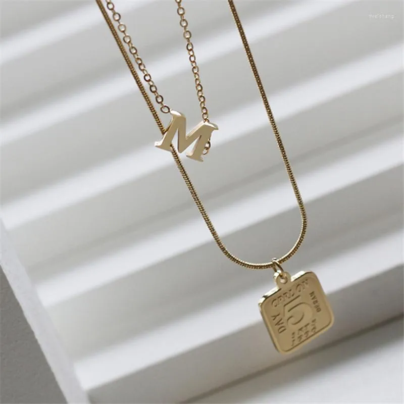 Hanger Kettingen Titanium Staal Verguld Goud Vierkant Geluksgetal 5 Ketting Voor Vrouwen Letter M Sleutelbeen Ketting Dubbellaags Choker Sieraden