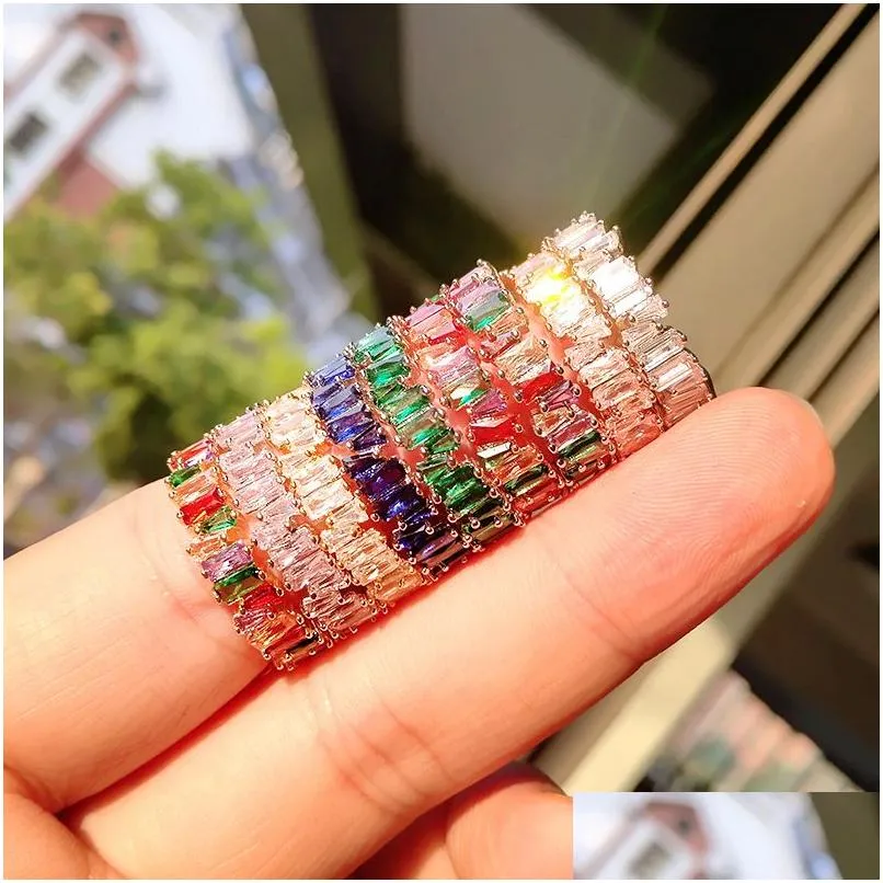 Pierścienie zespołowe luksusowy kolorowy pierścień z cyrkonią dla kobiet błyszczącego Ręce Rainbow Stone Wedding Finger Gold Color Boho Fashion Biżuteria Drop de dhgui