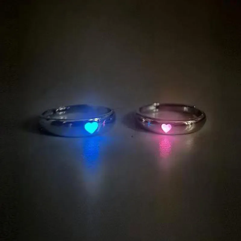 Solitaire Anneau Lumineux Amour Coeur Anneau Glow In Dark Mode Réglable Couples Anneaux Argent Couleur Rose Bleu Lumière Bijoux Cadeau Pour Amoureux 230605