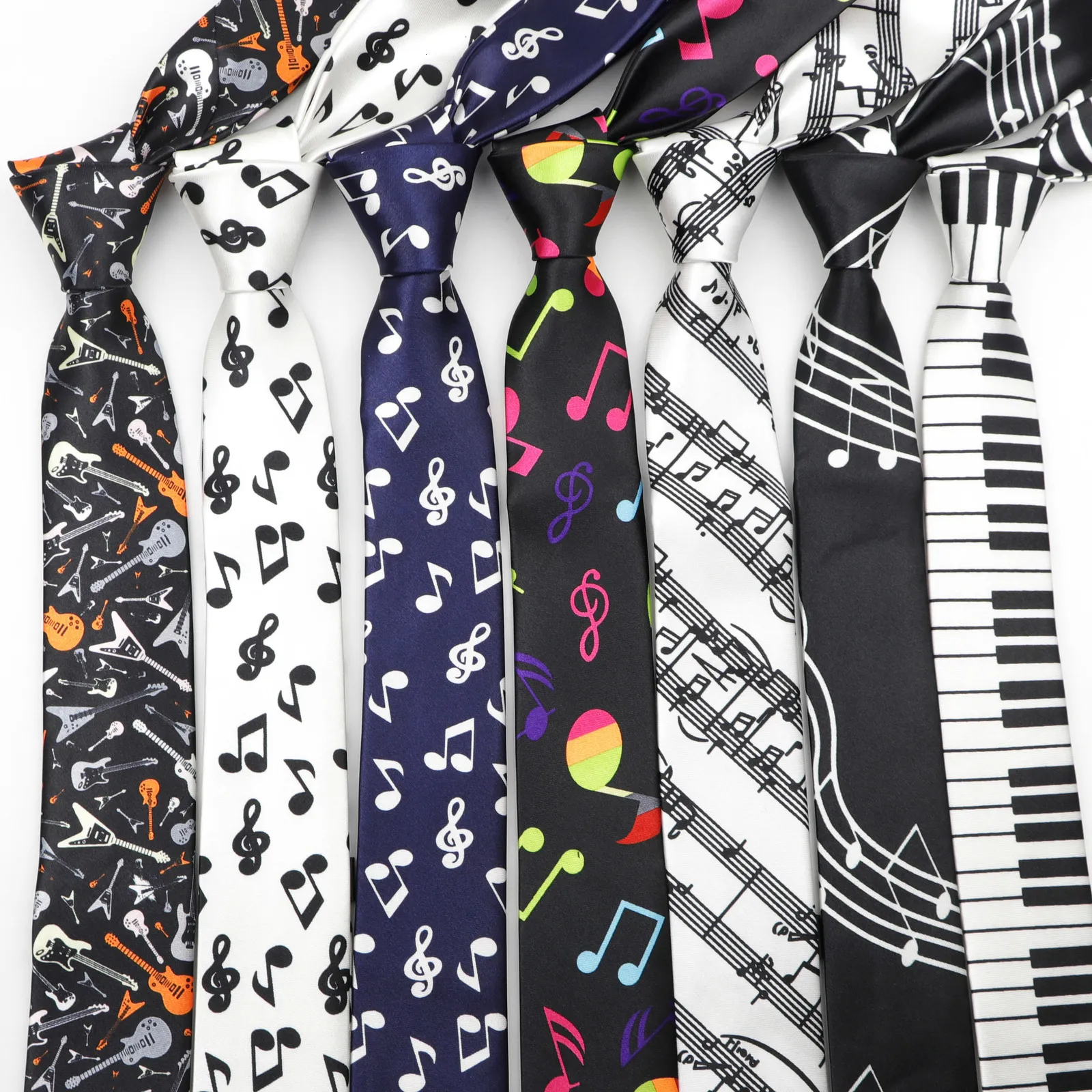 Шея галстуки Классическая модная мужская галстук красочный музыкальные ноты печатный фортепиано гитарный полиэстер на 5 см ширина подарки подарки 230605