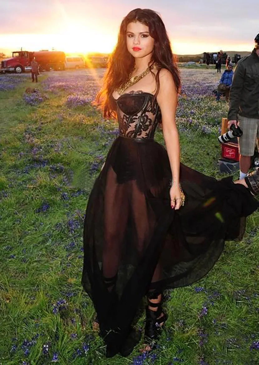 Strapless Black Chiffon Evening Dress with Embroidery and Exposed Boning Floor-Length Formal Dress for Women from Dhgate Evening Dresses - price 55.0 Strapless Black Chiffon Evening Dress with Embroidery and Exposed Boning Floor-Length Formal Dress for Women from Dhgate Evening Dresses - price 55.0