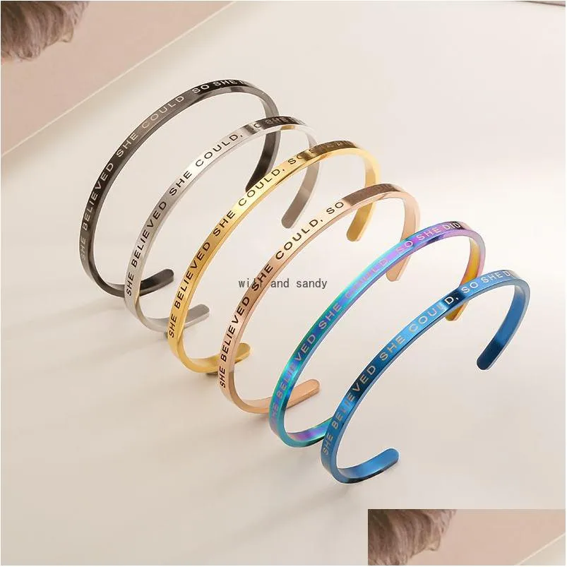 Bracciale Lettera She Believed Cod Cuff Acciaio inossidabile Braccialetti aperti a forma di C Polsino Gioielli moda donna Will And Sandy Drop Delive Dh2Il