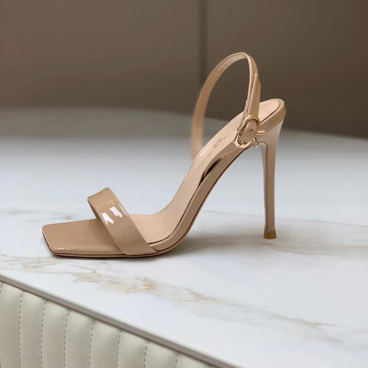 ultimi sandali firmati Tacchi da donna di alta qualità Raso Moda donna sexy Abito da sposa scarpe Cristallo Abbellito con strass Tacco a spillo con cinturino alla caviglia sandalo