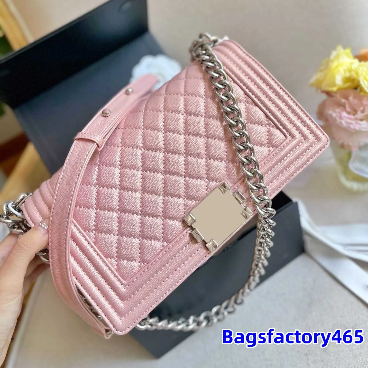 22 f/w opalizująca torba Pearl Classic Flap Chłopiec torba z srebrnym metalowym łańcuchem sprzętowym Crossbody Crossbody torebki torebki Regulowane paski na ramię