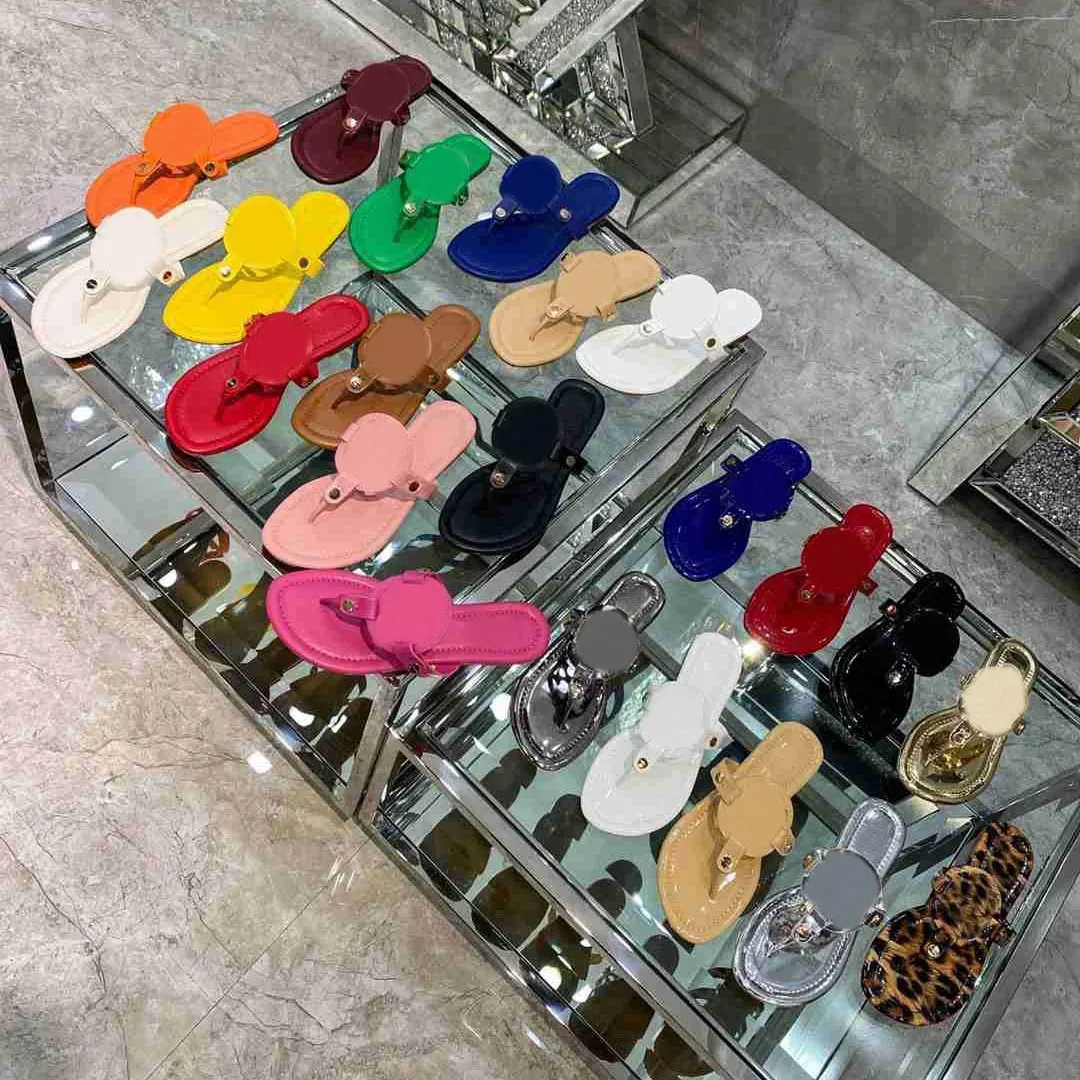 TB Designer Sandale Femmes Patent Tlines De Luxury Chaussures Summer Place  Place Plate De Plage Flip Flops Taille 35 40 Du 3,51 € | DHgate