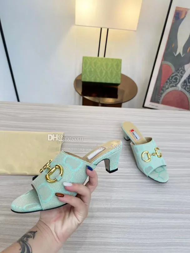 Slippers Designer Slippers Summer Sandals Fashion Beach Indoor Flat Shoes أحذية جلدية مع صندوق 35-43