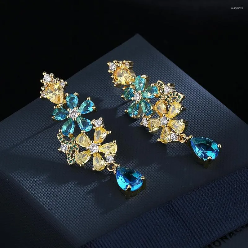 Studörhängen Delikat blommig safir Topaz Oval full diamant för kvinnor geometriska zirkoniumengagemang brud gåva smycken