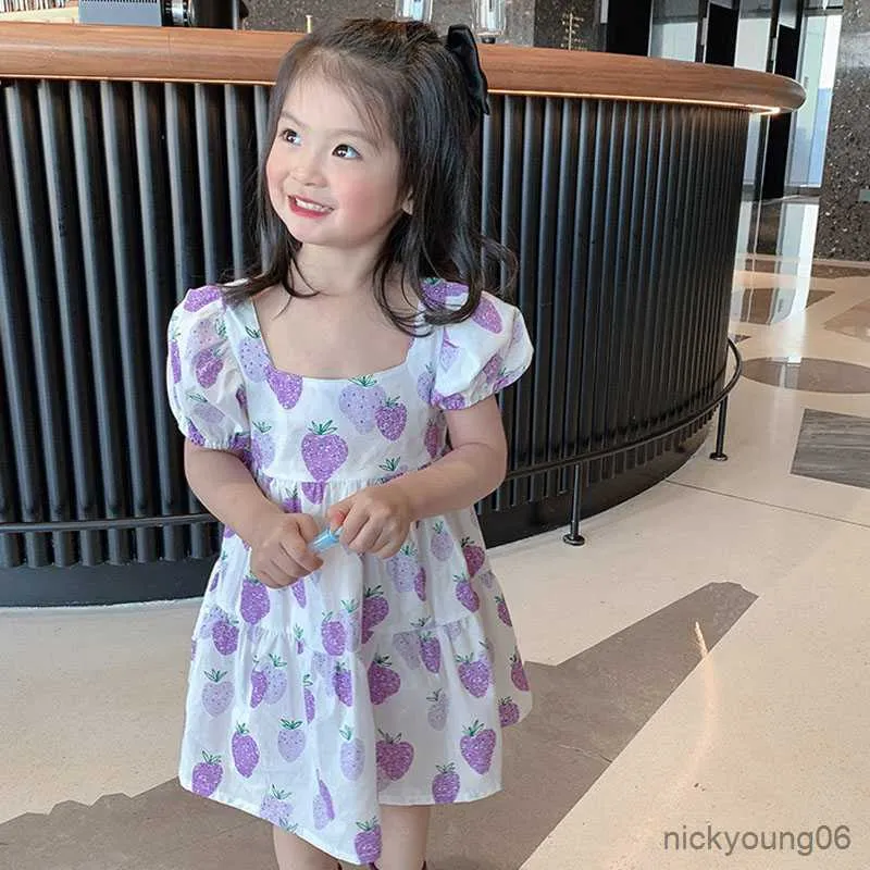 Девушка платья летние девочки одеваются фиолетовые клубничные квадратные воротнички, детская детская одежда детская одежда R230607