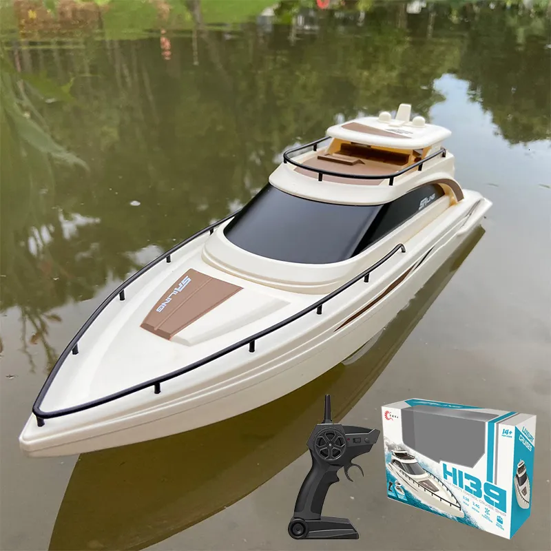 Bateaux électriques RC TKKJ H139 Mini bateau télécommandé 1 28 échelle double moteur 2.4G 15KM H vitesse rapide eau électrique RC hors-bord garçon jouet cadeau 230607