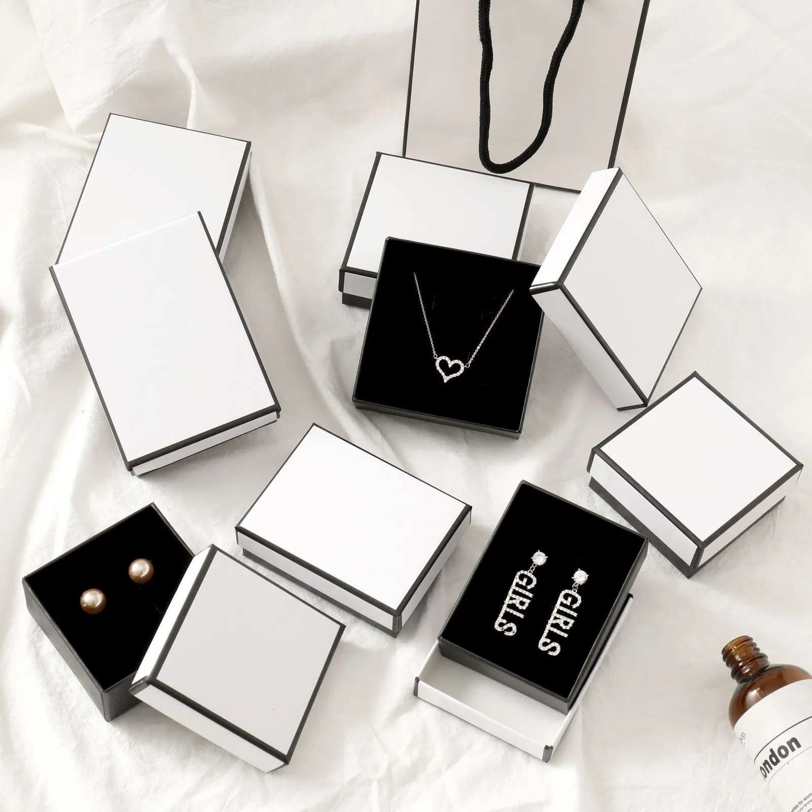 Smycken lådor 12st fyrkantiga smycken display gåvor lådhållare svartvitt kraft papper förlovningsring brosch halsband armband lådpåse 230606