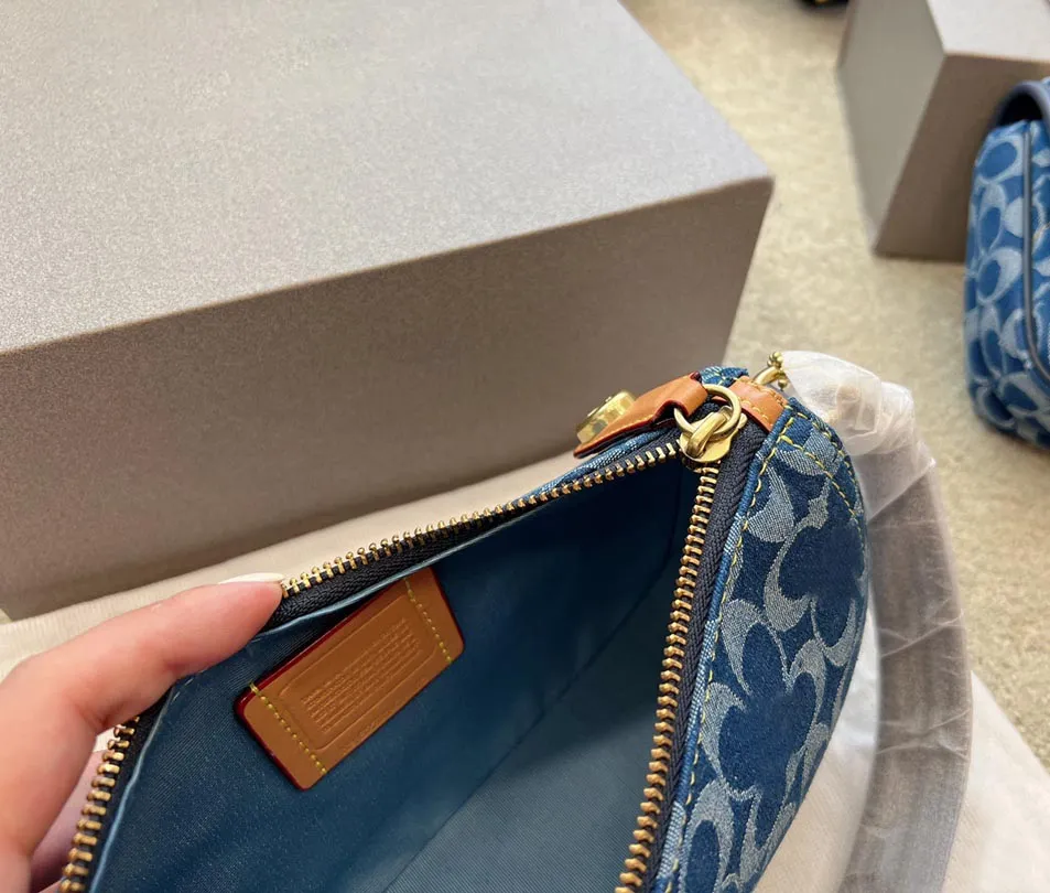 23ss Luxury Designer Teri Underarm Bags Clasical Denim Canvas Bag with a Shoulder Strap Hobo Half Moon Crossbody Bags