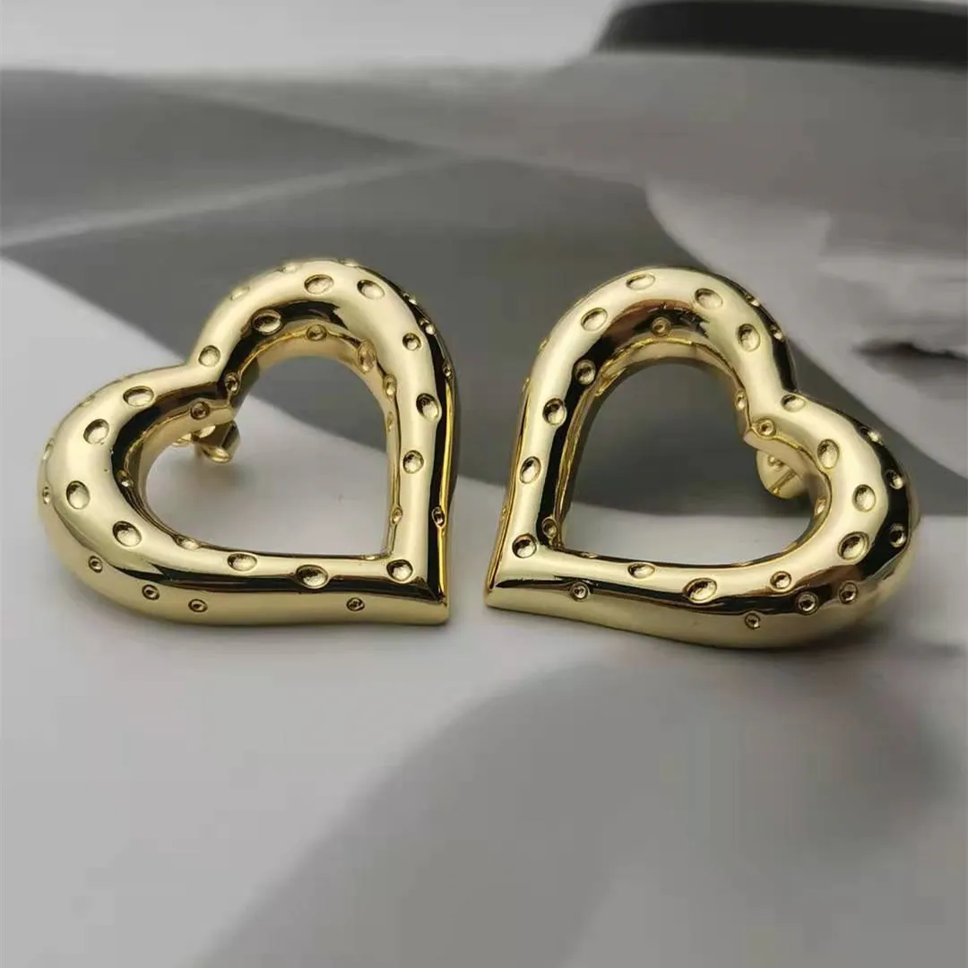 New love heart Earrings Feminine Style Smooth Brass Gold Plated Pearl Earrings Luxury Jewelry E3009