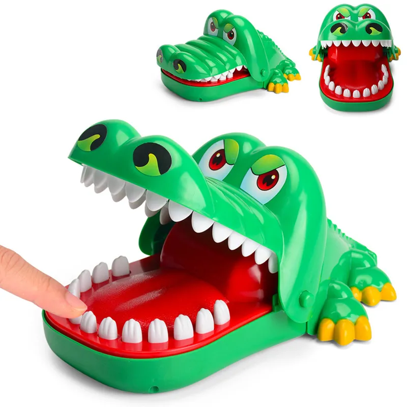 Bouche dentiste morsure doigt jouet grand Crocodile tirant des