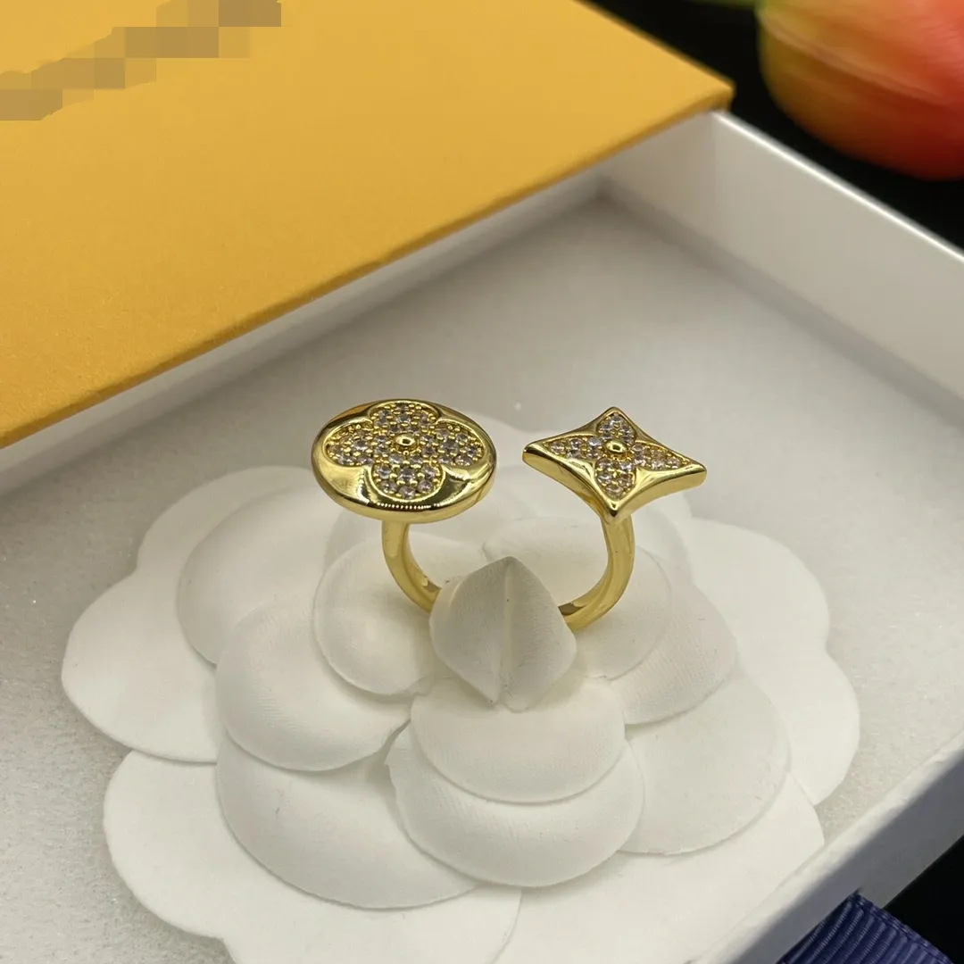 Créateur de luxe Extravagant Brand Letter Band anneaux 18k Gold plaqué en acier inoxydable Open Ring Fashion Femmes Men Turquoise Crystal Metal Jewelry VR-011