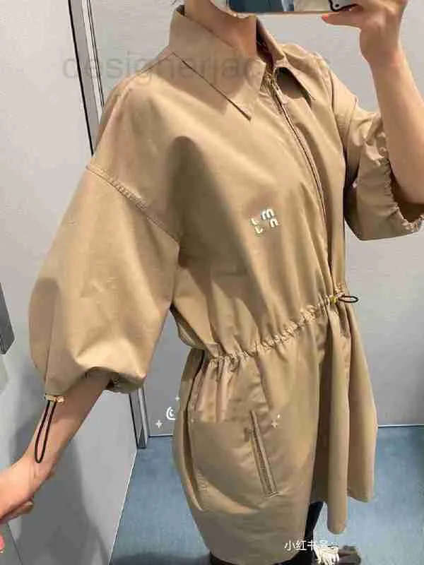 Grundläggande avslappnade klänningar Designer Drawstring midja Khaki klänning 2023 sommar ny lapel kort ärm mångsidig tunn kjol design rxgm