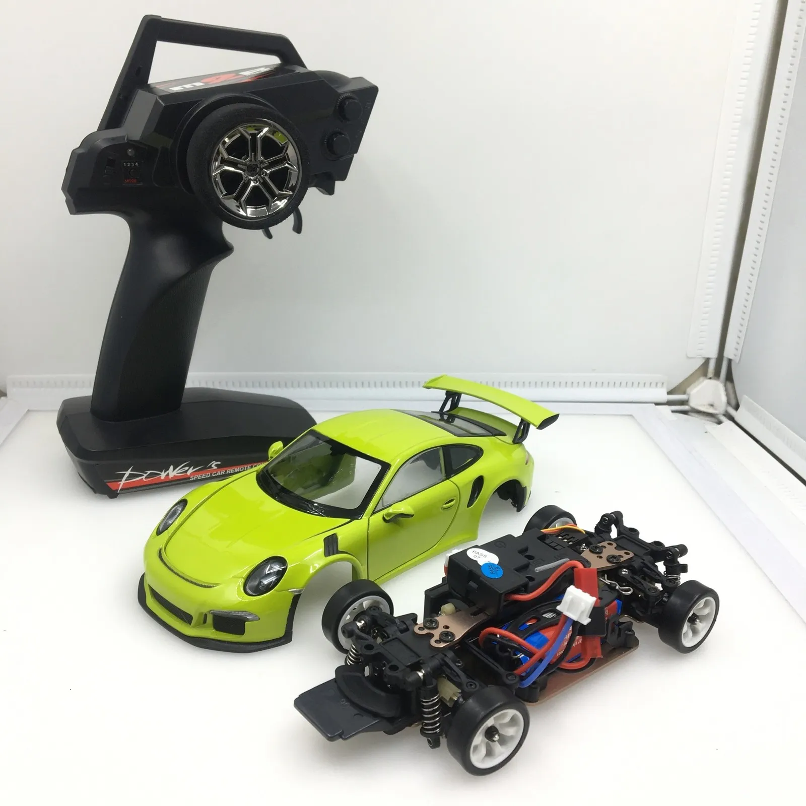 Электрический RC CAR RC 1 28 WLTOYS K969 2.4G Дистанционное управление AWD Offroad Race 30 км ч дрифтирующие игрушки с сплавным автомобилем 230607