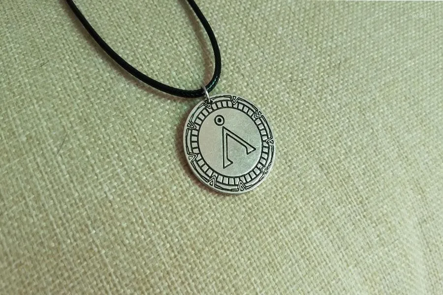 Anhänger-Halsketten Lanseis1-teiliges Argentium-Set mit einem klaren Zirkonia. Stargate Erde. Zinn C Wisdom Wolf Halskette