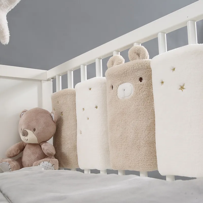 Sängskenor plysch sängkläder set tillbehör spädbarn spjälsäng stötfångare chic bomullsskydd dekoration rum saker 230606