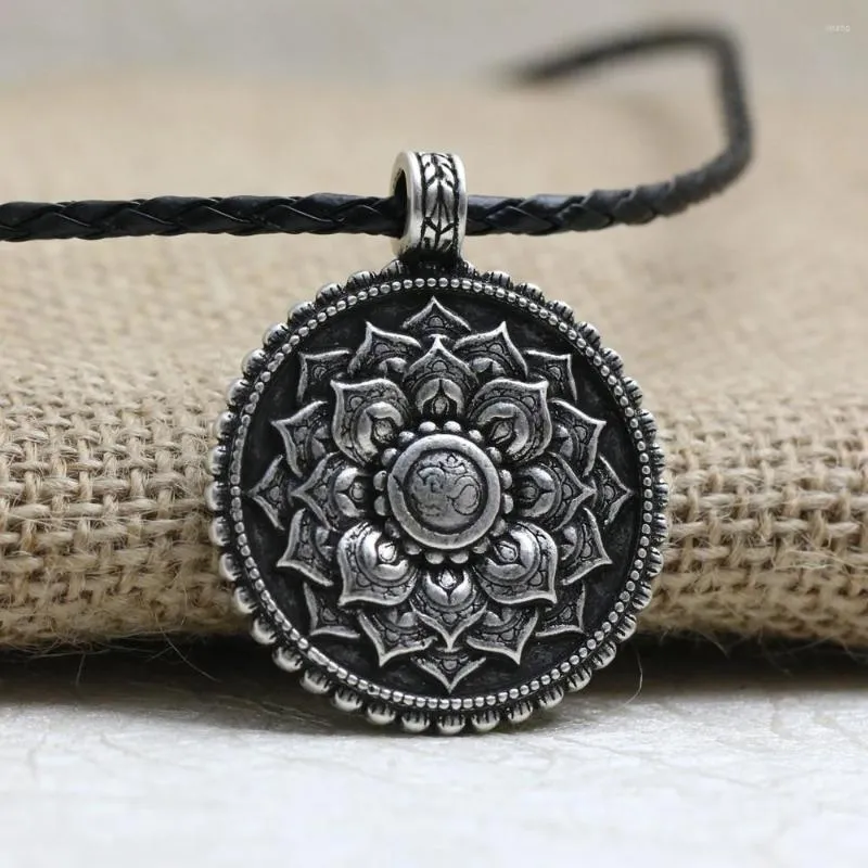 Pendanthalsband Langhong 1st Retro Tibet Spiritual Necklace Mandala Geometry Amulet Religious smycken